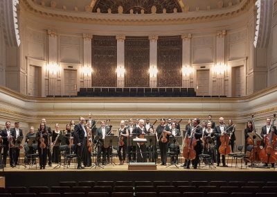 Foto de la Orquesta de Cámara Philharmonia Frankfurt con Juri Gilbo, director
