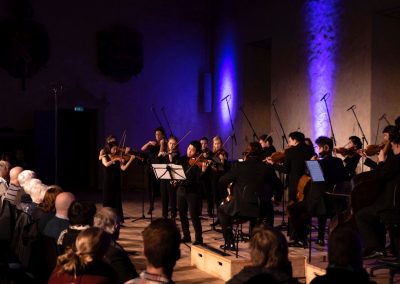 Foto de la Camerata Nordica en concierto con Kerson Leong